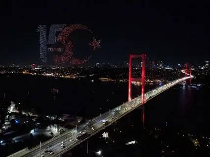 15 Temmuz'un 10. yılında 1500 dronlu ışık gösterisi izleyenleri cezbetti 2